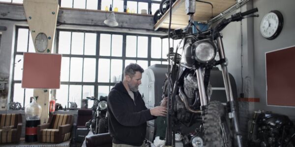 Trgovina motociklima, delovima i priborom, održavanje i popravka motocikala