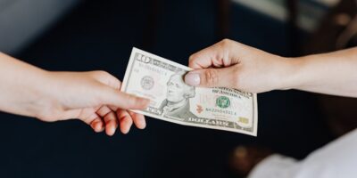 FINANSIJSKE DELATNOSTI I DELATNOST OSIGURANjA