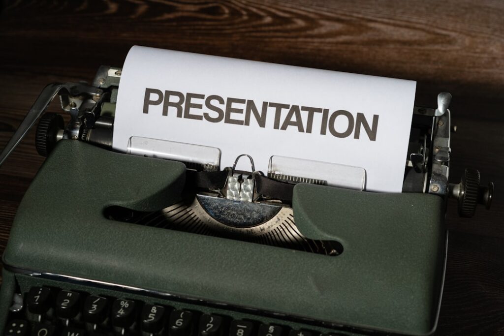 Profesionalni PowerPoint slajdovi za prezentaciju ponude u B2B tenderu sa grafikama i referencama